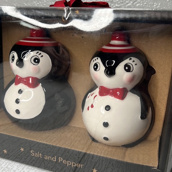 Johanna Parker Design Magenta Penguin Salt & Pepper Shakers Set NIB - Picture 2 of 4